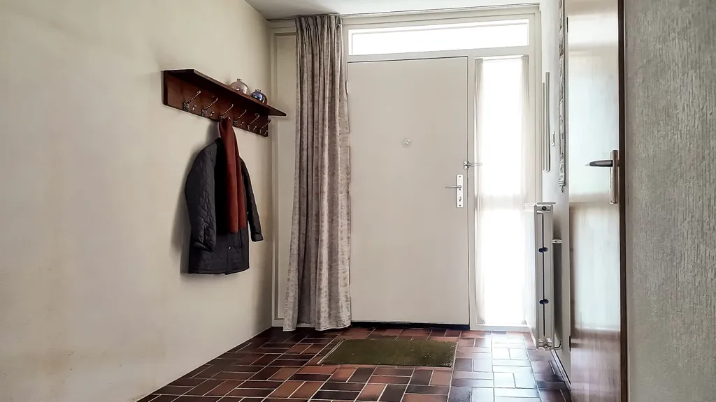 Esik - Playfully Designed Corner Home with Patio in Leiderdorp