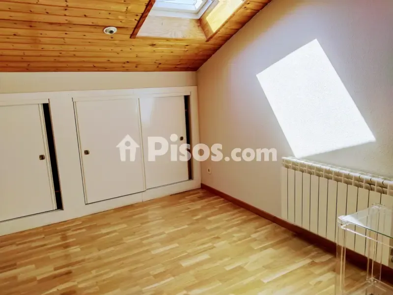 Pièces - Duplex with Balcony and Garage in Calle Lodum