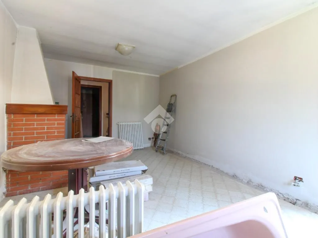 Elutuba - Triplex with Balcony in Vestone