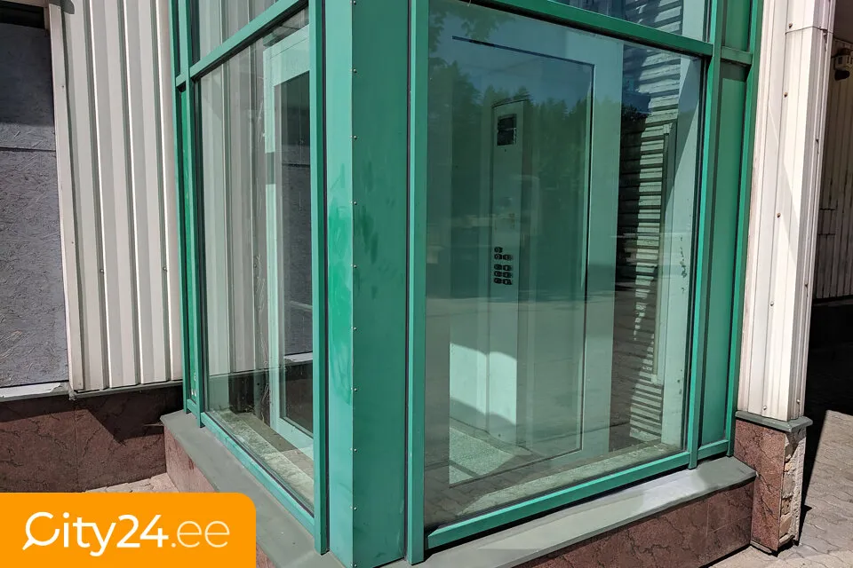 Esterno - Multi-Functional Building with Panoramic Lift in Riga