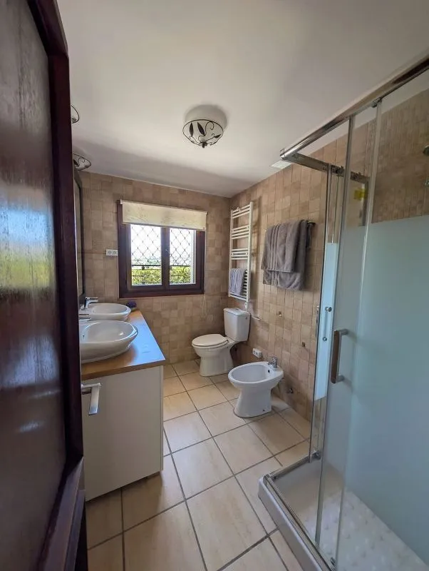 Bathrooms - Chalet with Pool and Terrace in Las Gardenias