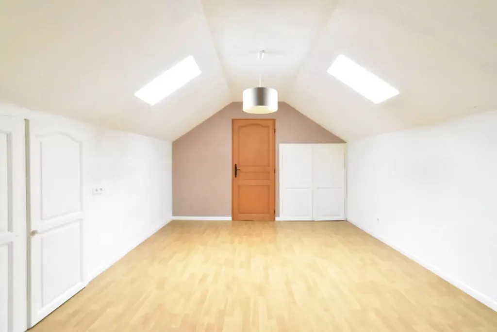 Toad - Property with Garden and Balcony in Central Location