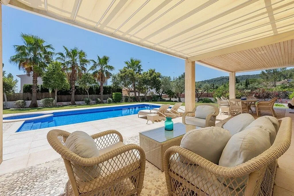 Piscina - Contemporary Wooden Villa with Pool in Pollensa