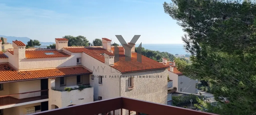 Rõdu - 2-Bed Apartment with Sea View in Bandol