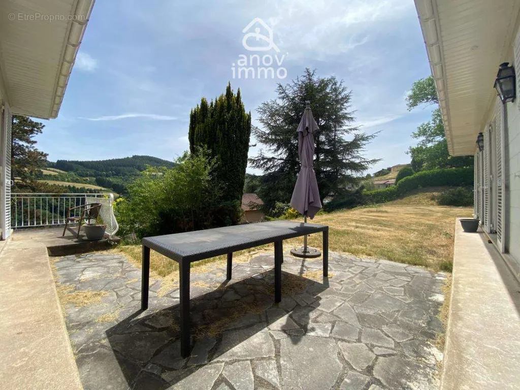 Terrace - Spacious House with Garden in Tarare