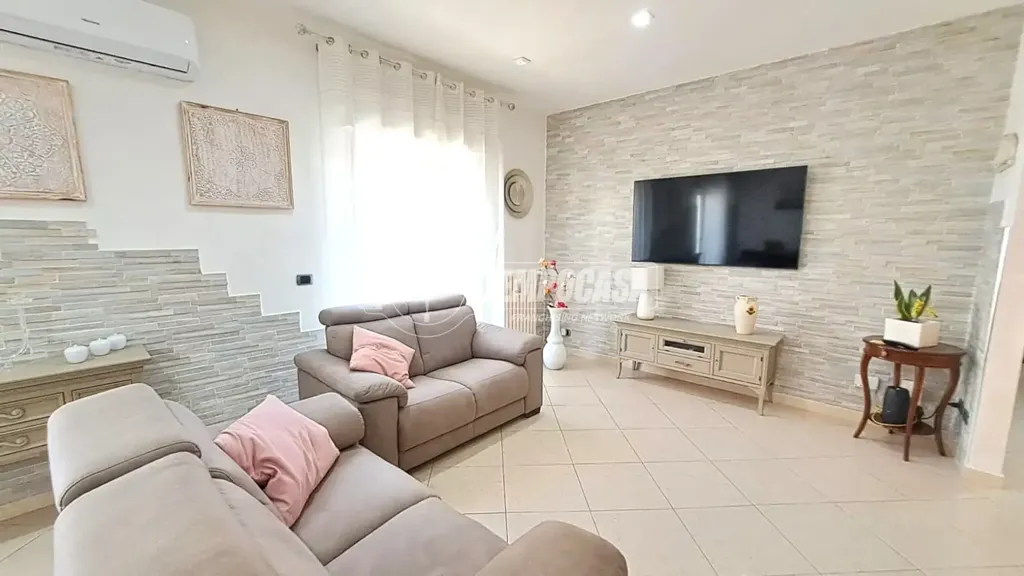 Elutuba - Fully Renovated Apartment with Terrace in Adelfia