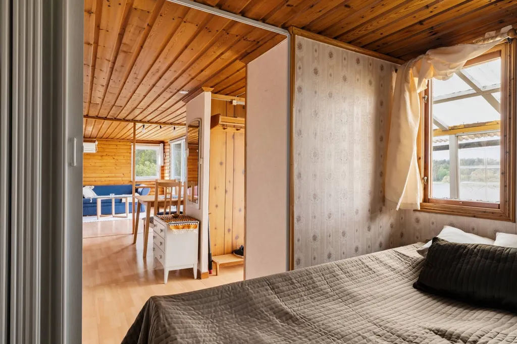 Chambres - Renovated Cottage with Lake View in Nyköping