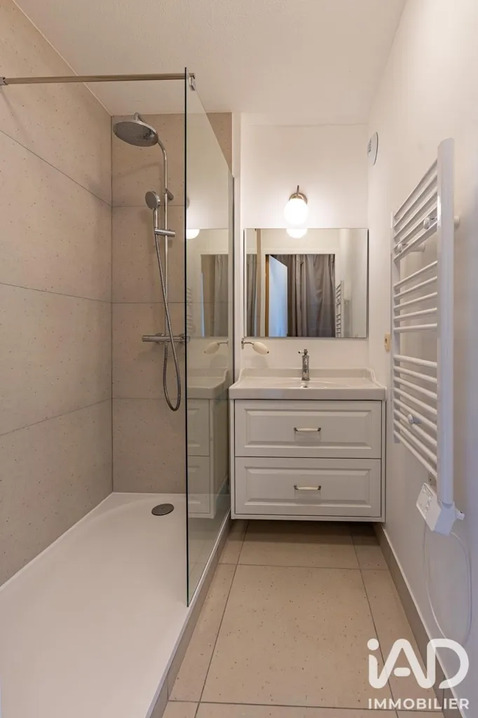 Salles de bain - Appartement Rénové avec Piscine à Cenon