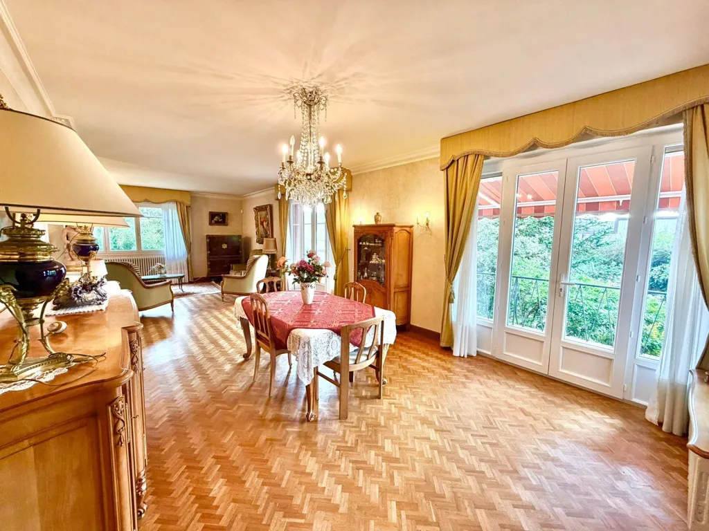 Salle à manger - Villa Traditionnelle sur Terrain Arboré à Eauze
