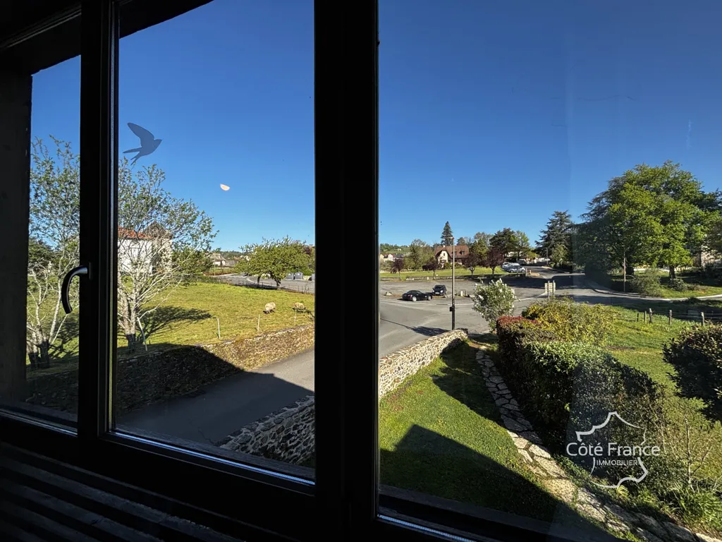 Pièces - Maison d'Architecture Unique avec Vue Panoramique à S