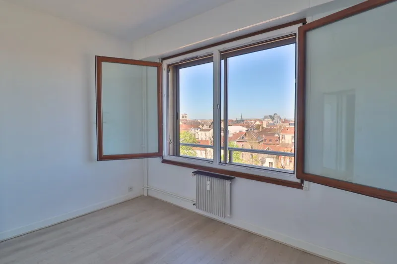 Pièces - Appartement avec Balcon au Centre de Troyes