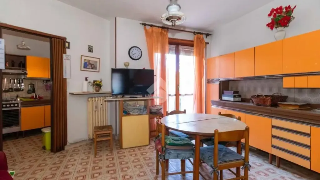 Sala da pranzo - Spacious Apartment with Balcony in Rosta