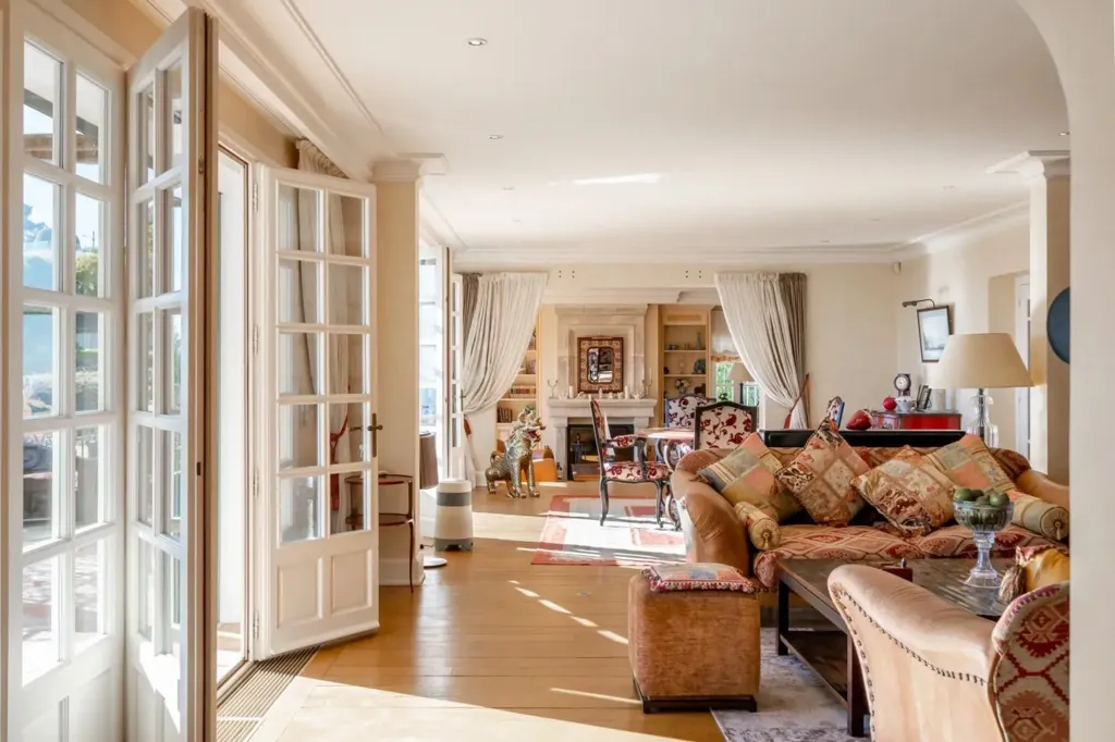Séjour - Villa avec Vue Panoramique sur la Mer à Super Cannes