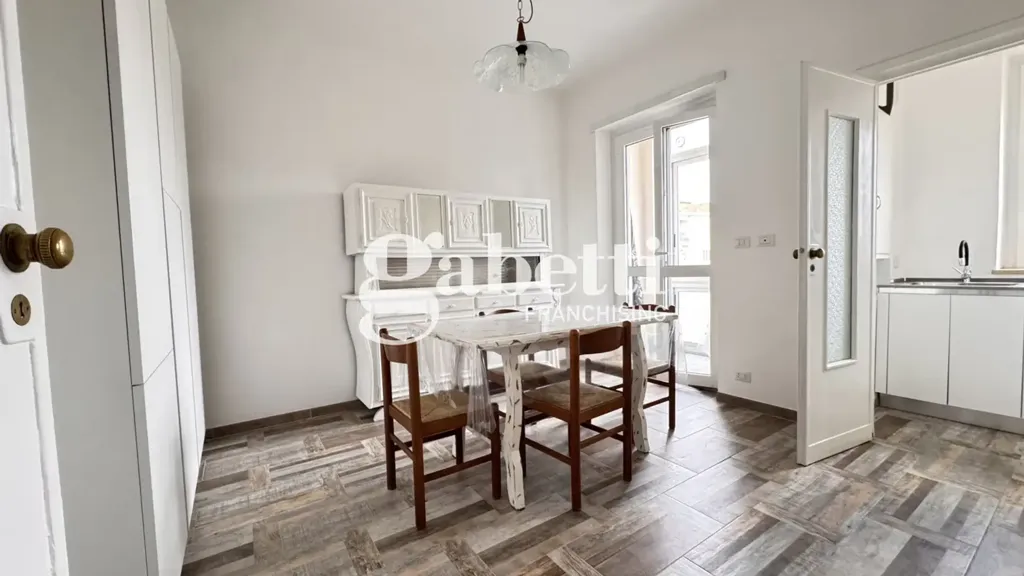 Söögituba - Central Triplex with Balcony in Turin
