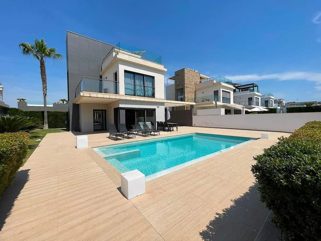 Chalet with Private Pool in Campoamor