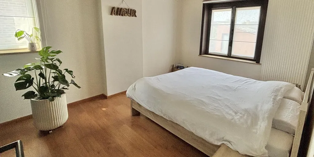 Chambres - Maison Rénovée avec Garage à Tiegem