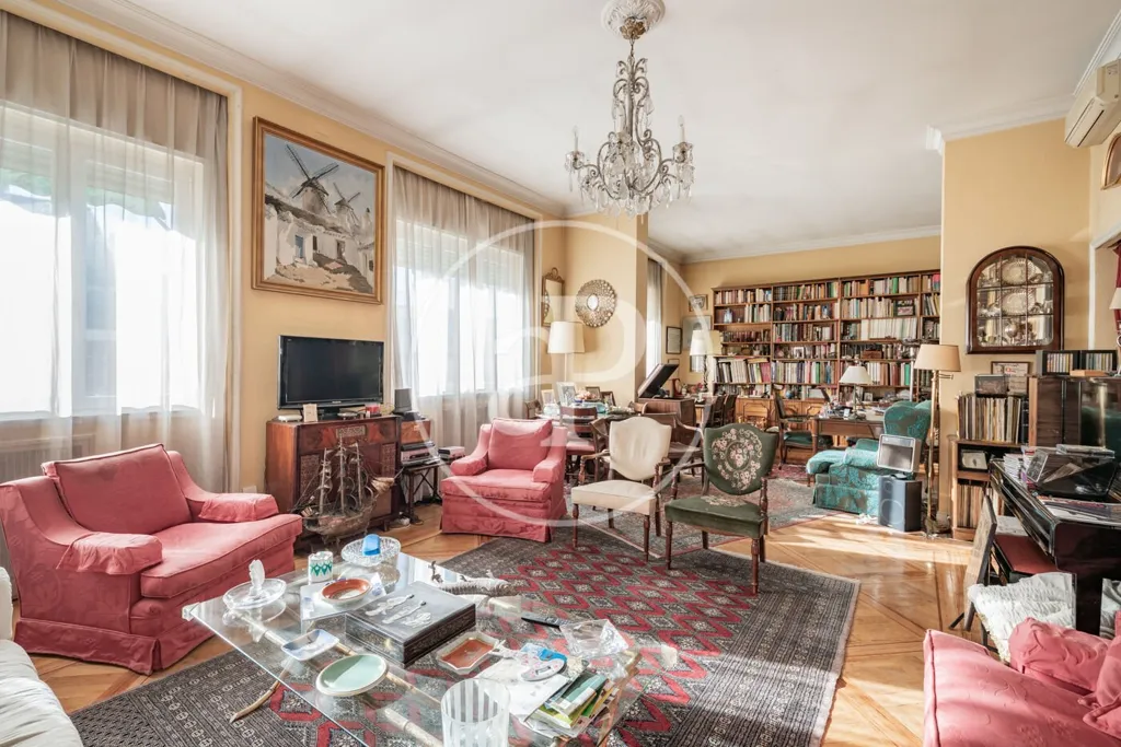 Séjour - Luxury Apartment with High Ceilings in Madrid