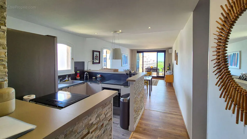 Cuisine - Appartement T3 avec Vue Mer au Marine de Cogolin