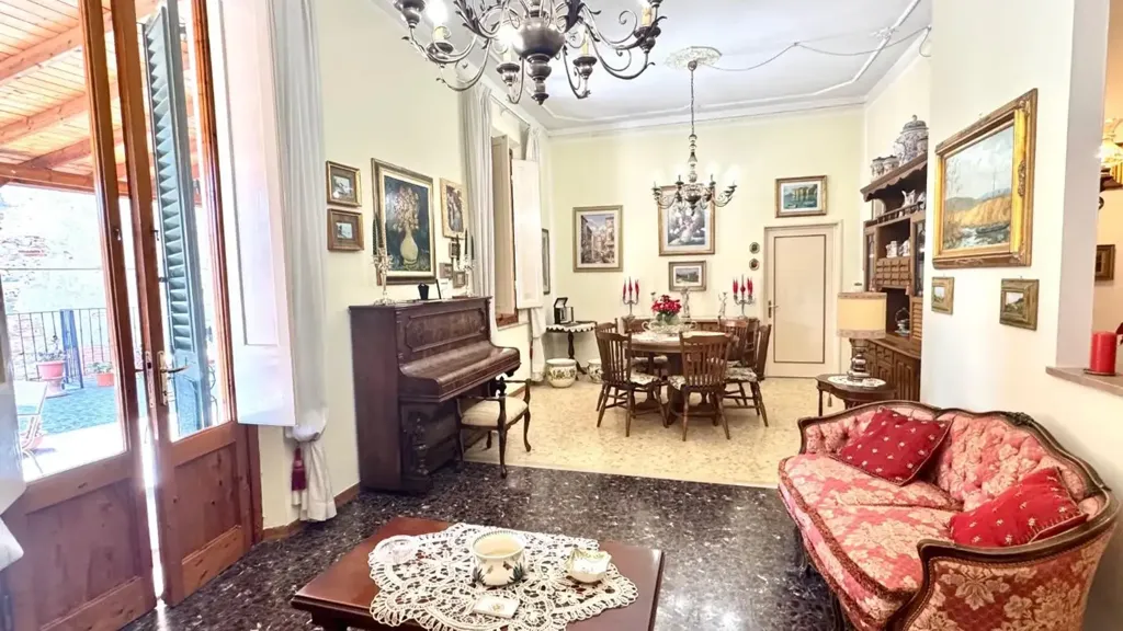 Séjour - Trilocale with Terrace in Central Empoli