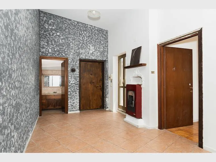 Ingresso - Central Two-Bedroom Apartment with Terraces in Formello