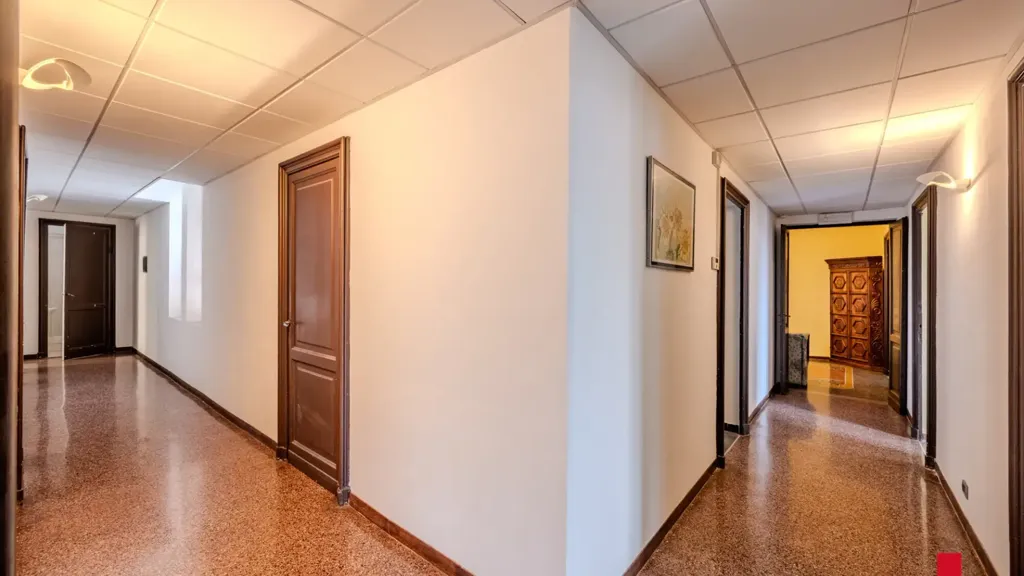 Ingresso - Office Space with West Exposure in Genoa