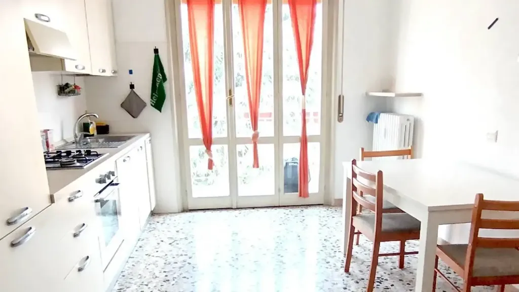 Salle à manger - Studio Apartment with Balcony in Parma