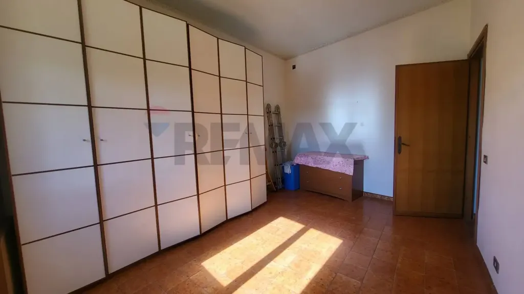 Toad - Second Floor Flat with Balcony in Anzio Centre