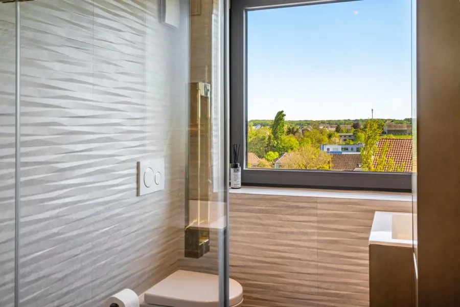 Salles de bain - Villa Rénovée avec Vue sur la Nature à Hellange