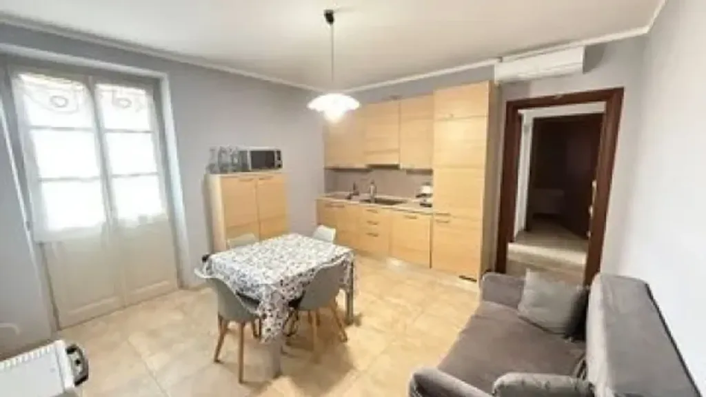 Salle à manger - Rear-Facing Trilocale with Balcony in Milan