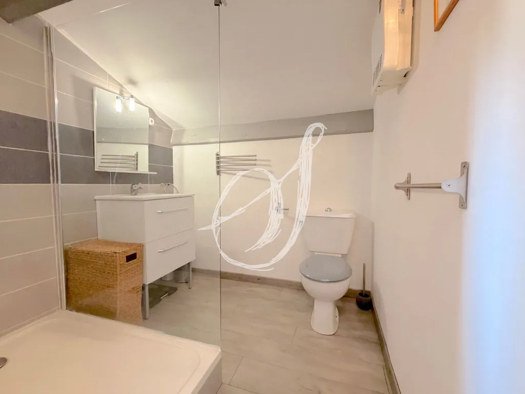 Bathrooms - Villa with Pool and Garden in Lavérune