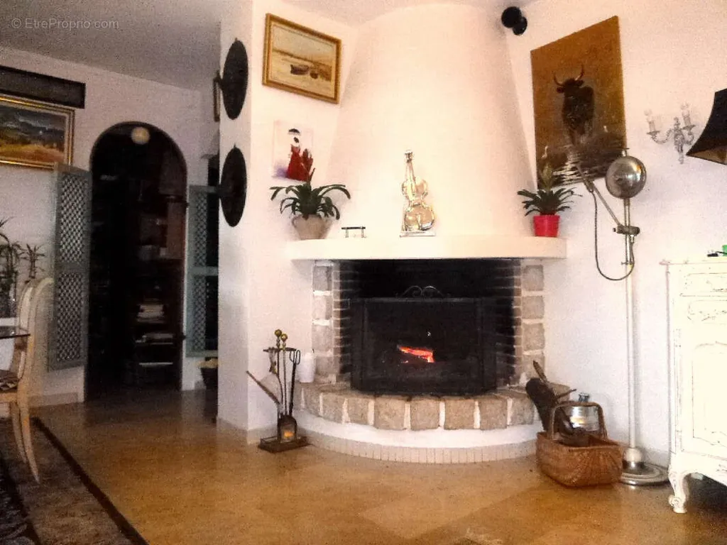 Séjour - Villa de Plain Pied avec Jardin à Port St Louis