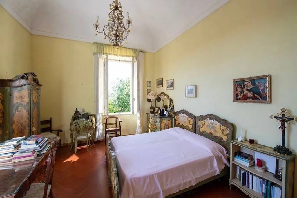 Bedrooms - Baroque Villa with Private Garden in Siena