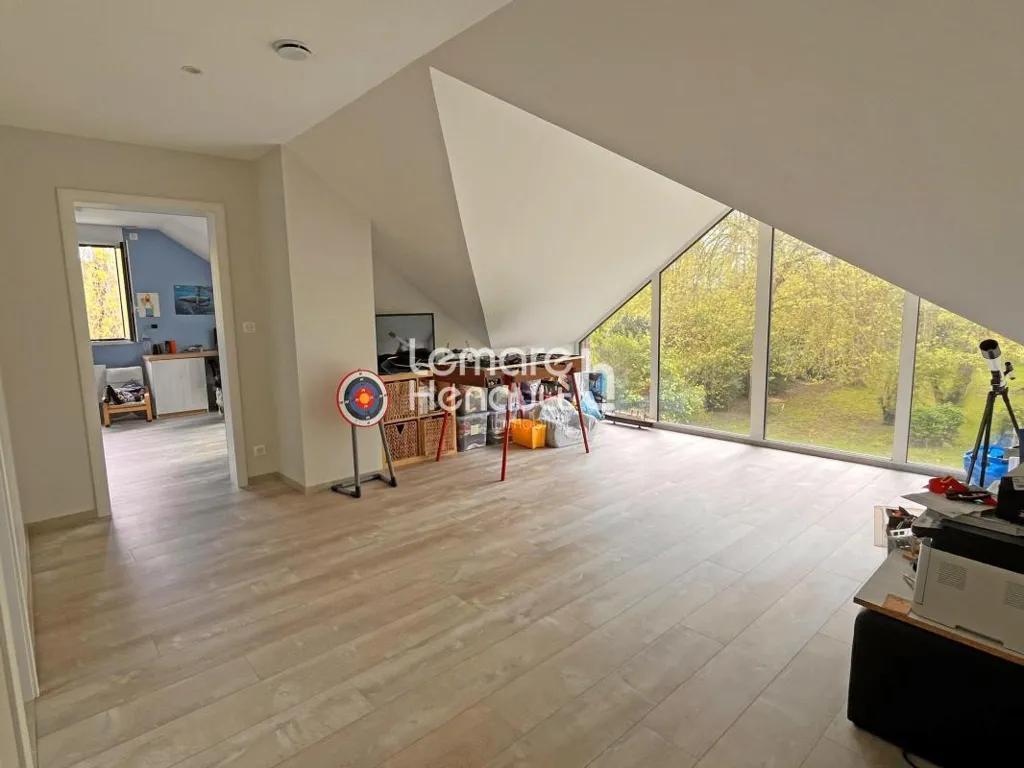 Toad - Contemporary House with Riverfront in 3500 m² Park