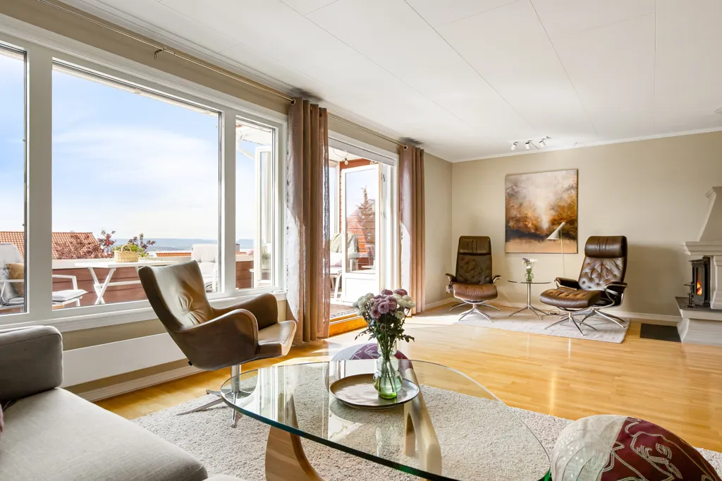 Living Room - Spacious Terraced House with Terrace in Quiet Area