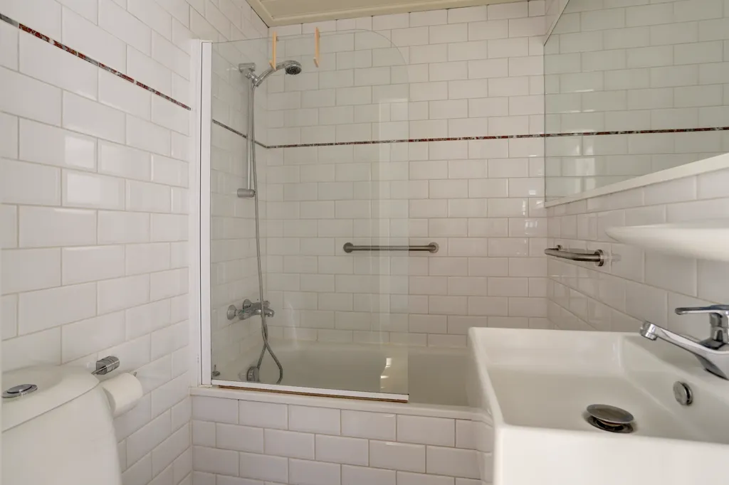 Salles de bain - Two-Storey House with Garden in Dongen