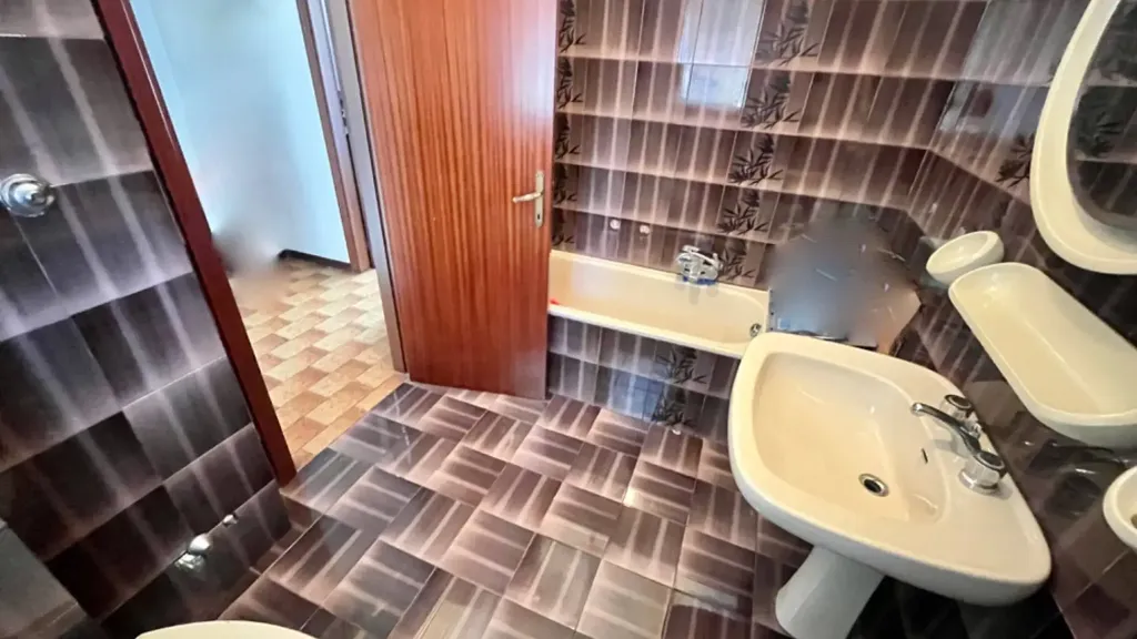 Vannitoad - Spacious Apartment with Balcony in Fabriano