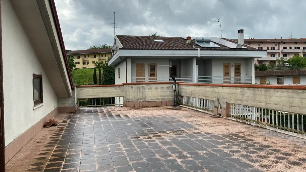 Terrasse - Villa with Private Garden in Contrada Cretarossa, Benevento