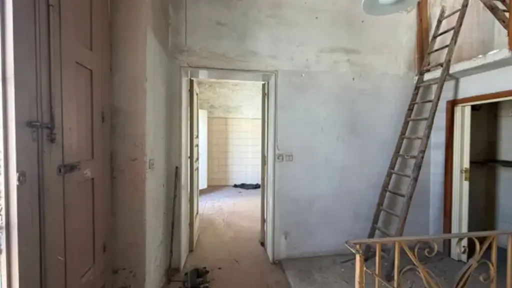 Toad - Terraced House for Renovation in Central Bari