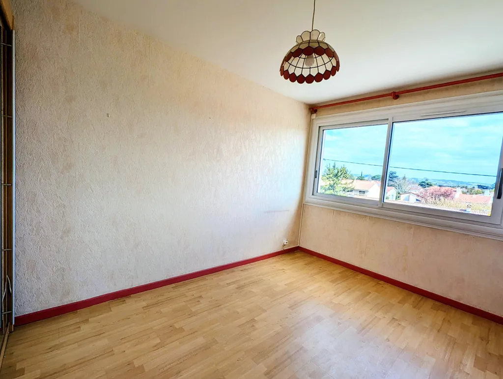 Pièces - Appartement T3 avec Balcon à Proximité des Écoles
