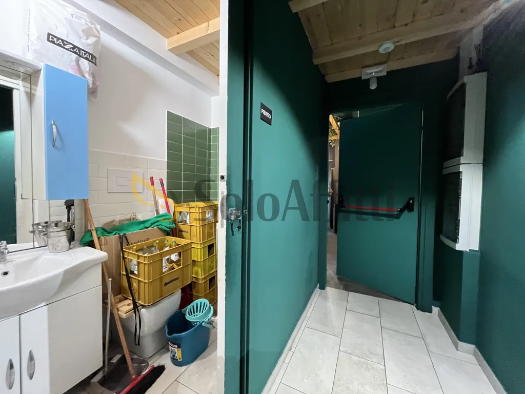 Esik - Commercial Unit with Seafront View in Catanzaro Lido