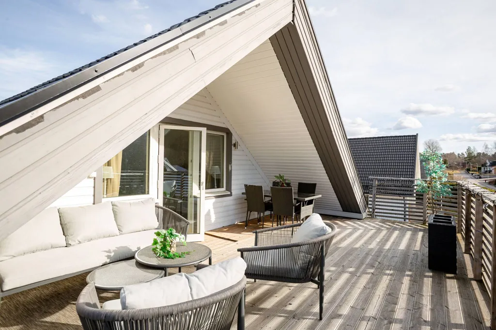 Terrasse - Two-Storey House with Balcony in Jönköping