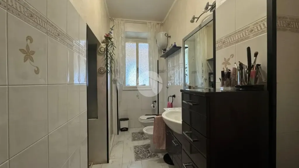 Salles de bain - Rear-Facing Apartment with Balcony in Sassari