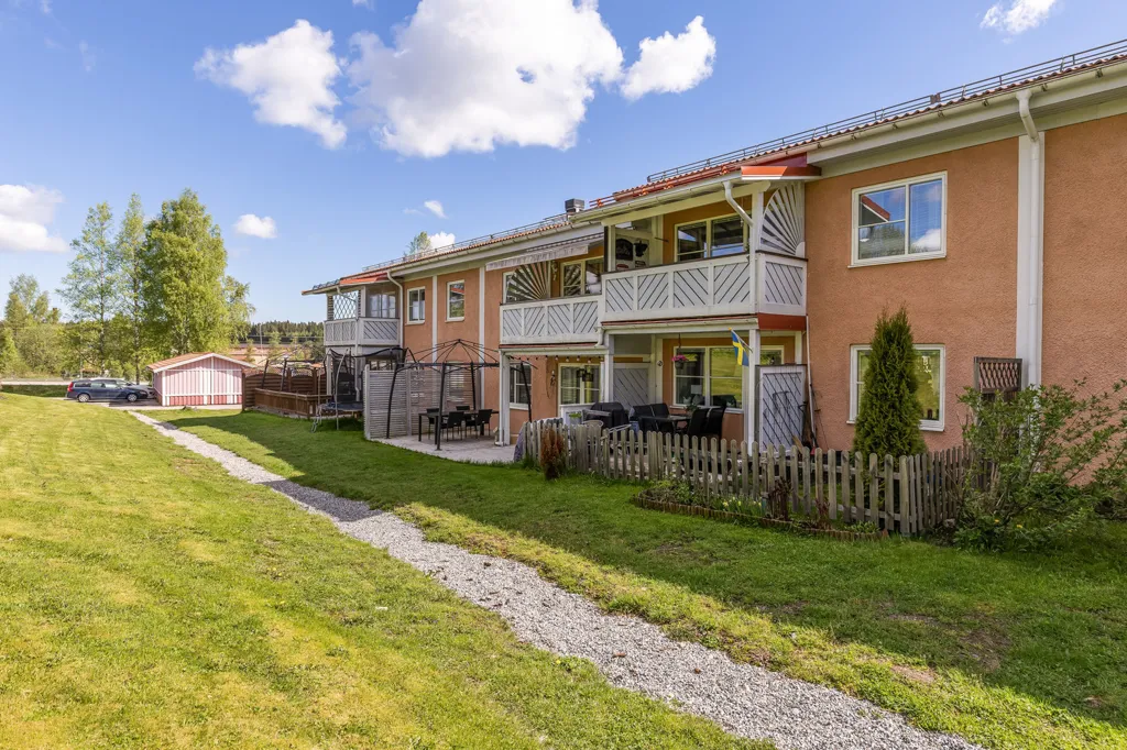 Aed - Three-Room Apartment with Garden View in Grängesberg
