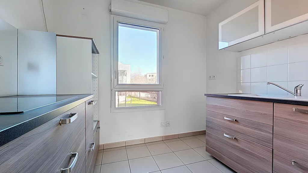 Kitchen - Contemporary Apartment with Terrace in Mions Centre