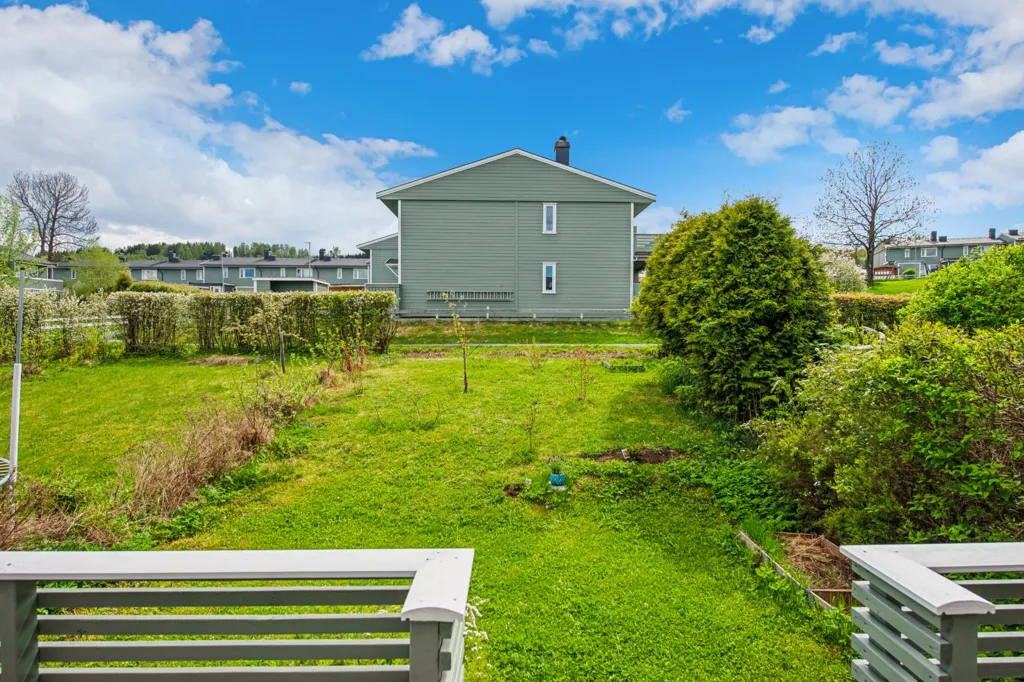 Jardin - Modernised Terraced House with Mjøsa View in Gjøvik