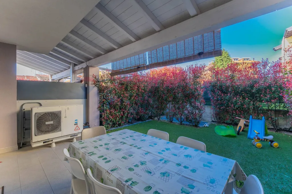 Terrasse - Modern Villa with Terrace in Parabiago