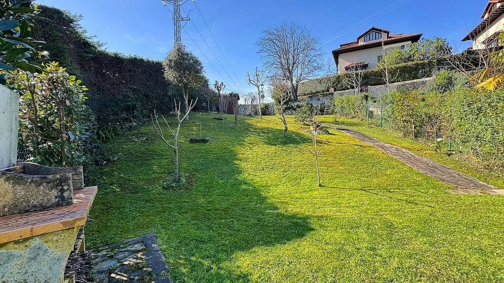 Aed - Terraced House with Pool in Comillas