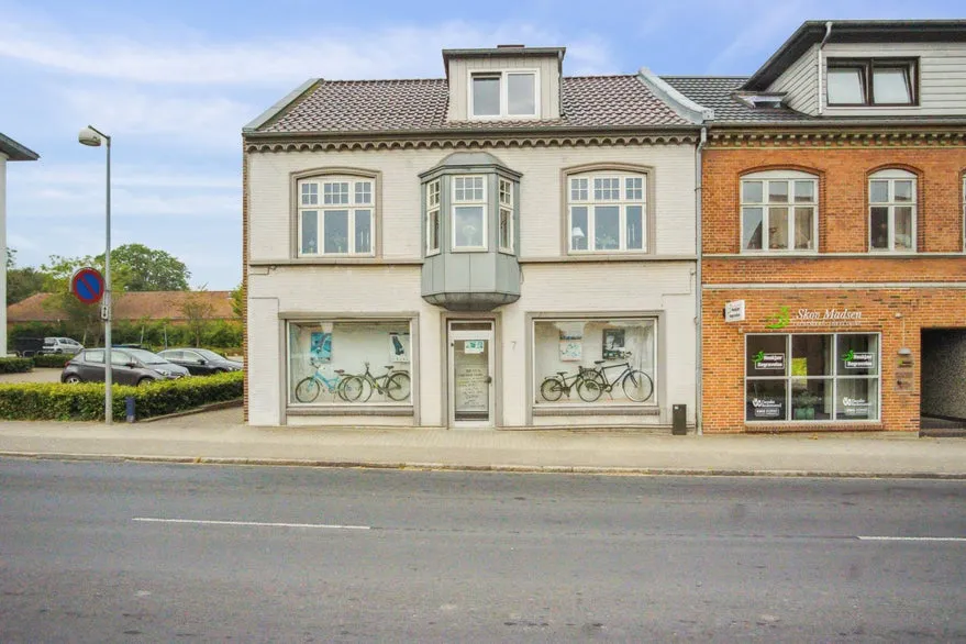 Esterno - Mixed-Use Property with Development Potential in Brørup