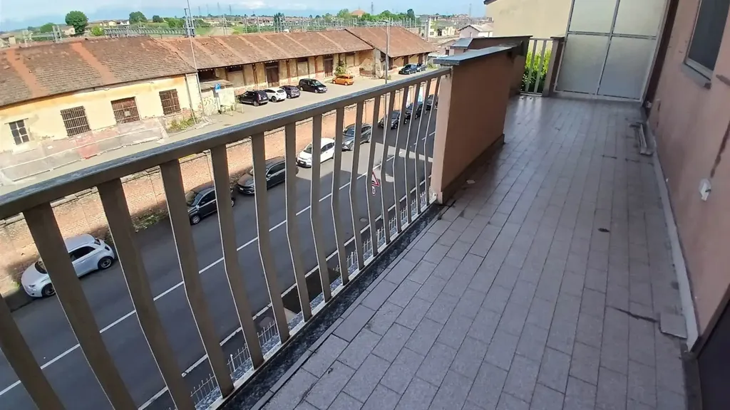 Balcon - Triplex Apartment with Balconies in Mortara