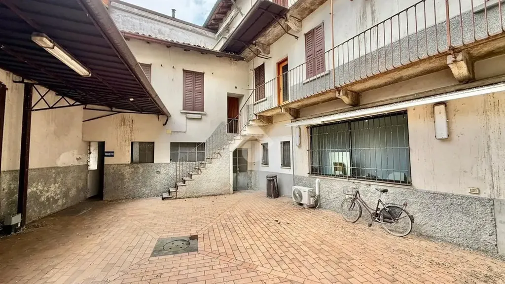 Jardin - Independent House with Shops in Treviglio Historic Centre